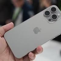 آيفون ١٥ برو ماكس • تيتانيوم • بطارية ٨٧