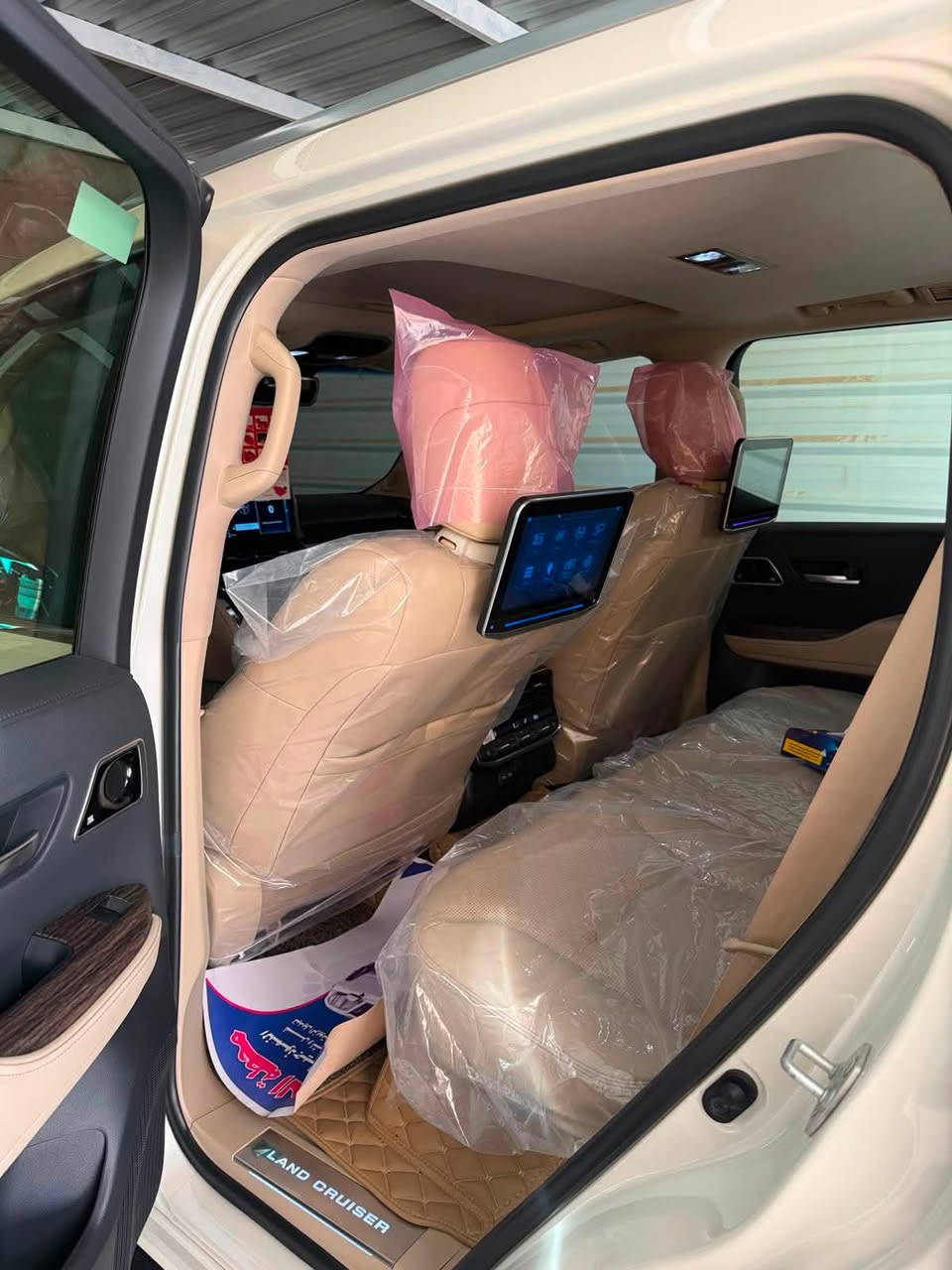 لاندكروز 2023 VX
توين تيربو ساز أصل 

السيارة ع وضع الزيرو كلش جديده 
ماشية 40 الف / كم 

مكفوله كفالة عامه حتى من الشخط 

معروفة مواصفات الساز 

رقم بغداد تحويل مباشر 

مكان السيارة البصرة 

السعر : 695 وبيها مجال كلش بسيط للشراي 

للأستفسار : ***********
