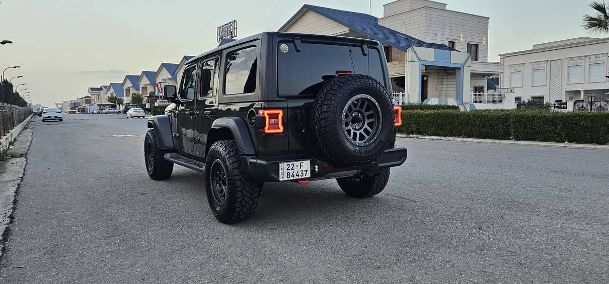 جيب رانگلر unlimited sport 
2021
العداد ٤٢ ميل 
اللون زيتوني 
المحرك 20 turbo  
مكفول من  والتبديل والتعديل والدواخل والايرباگ  
السياره حادثها  تاير السايق فقط 
مواصفاتها تشغيل عن بعد رادارات شاشه كبيره وكشن تدفئه وستيرن تدفئه جامات كهرباء  وسماعات ودمام alpine 
سقف  بلاستك متحرك 
السياره مسوين عليها تعديلات خفيفه وياله تايرات  ماركه واكسسوارات 
السيارة ولا ملاحظه ولا نقص 
السعر ٢٥٨٠٠ $$ مجال قليل 
مكان السياره( أربيل  أو  بغداد )
للمعلومات الاتصال 
*********** الواتس اب شغال
