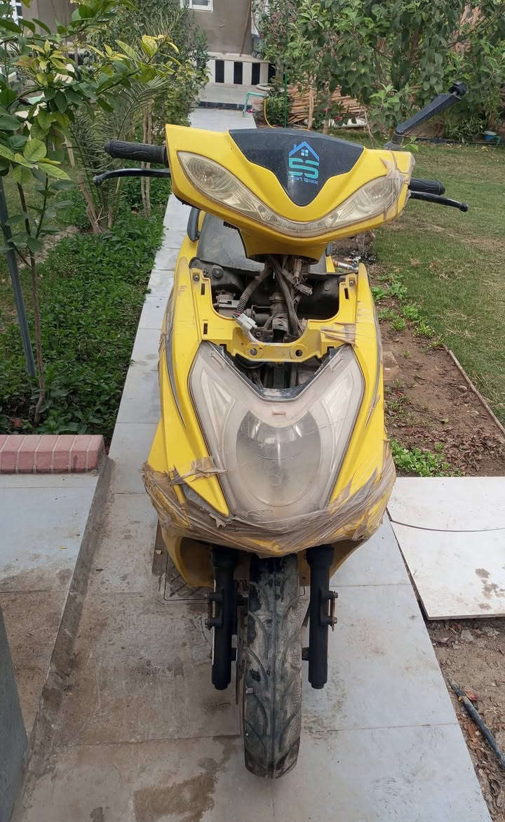 للبيع محركها مو تمام ومتروكة منذ فترة السعر ٧٥ ألف 
للتواصل واتساب ***********
