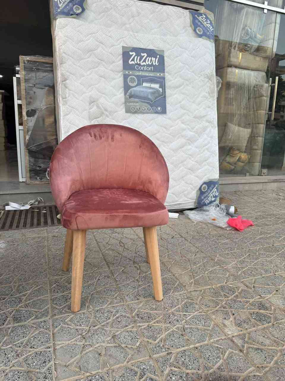 مرحبا 
 كرسي مريح ( للصالونات / للمقاهي / للمطاعم / للكوافوزات / للبالكون )

لعبار 👈👈👇
50cm فالجلسة 
لعلو ديال الجلسة 45cm
لعلو كامل 78cm الدروة, برشيد


**إذا كنت صاحب هذا الإعلان وتريد حذفه لأي سبب، رجاءا أرسل رسالة إلى الدعم الفني**