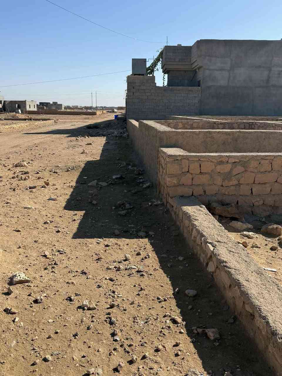 السلام عليكم                                                                            قطعه ارض وبيها اساس خوش خريطه جبيره.                   للبيع الموقع قرب الاذاعه.                                                        المساحه نص عرصه 
علا شارعين 
السعر 27مليون وبيها مجال 
للتواصل ***********
