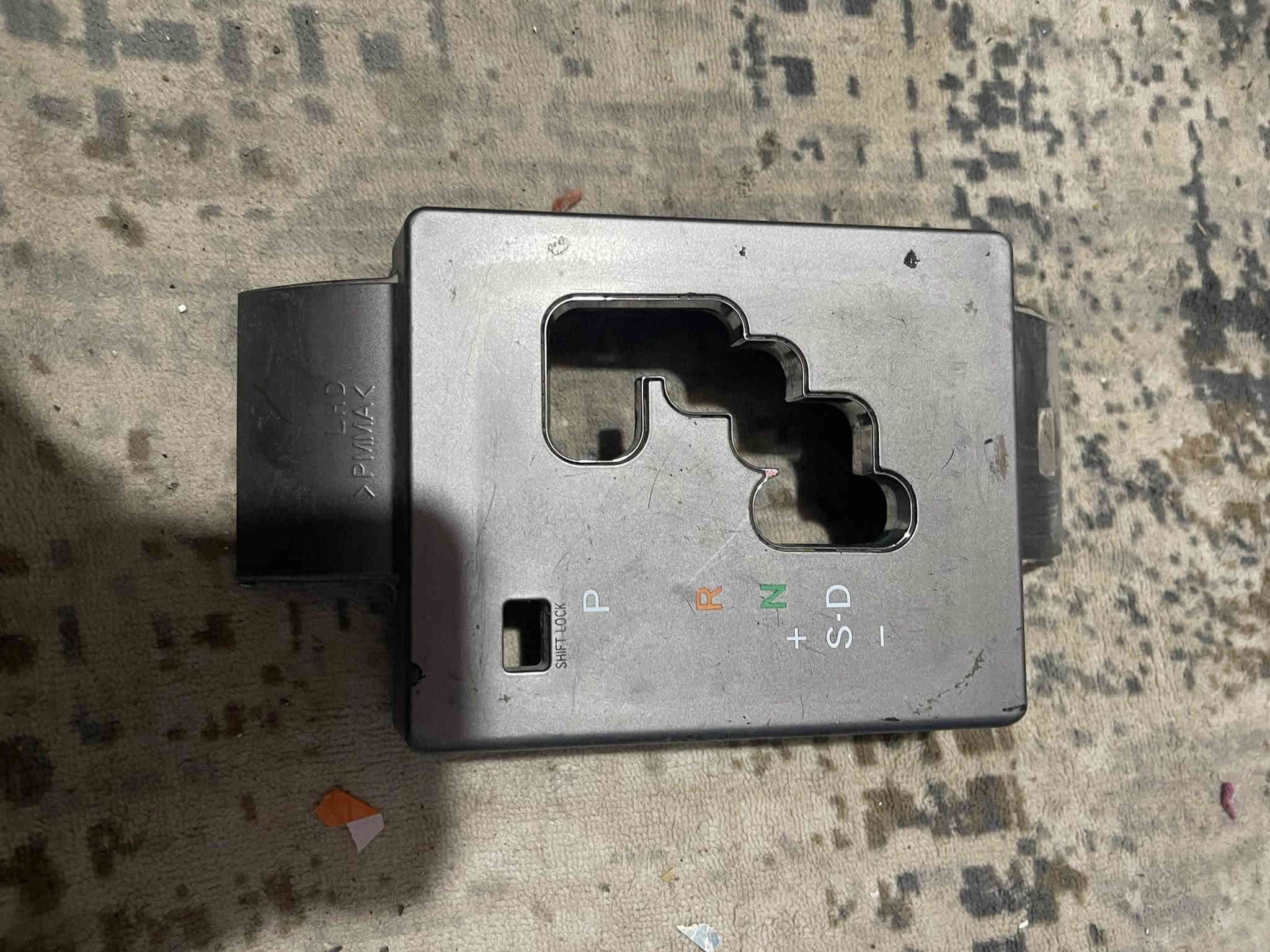 غراض دواخل لاندكروزر من ٢٠٠٨ إلى ١٥ غراض اصليه حدثت سيارتي واريد أبيع الأصليات كلهن شغلات أسعار مناسبه جدا 
التواصل على رقم *********** المكان بغداد م الصدر واليتصل يدلل وخادم
