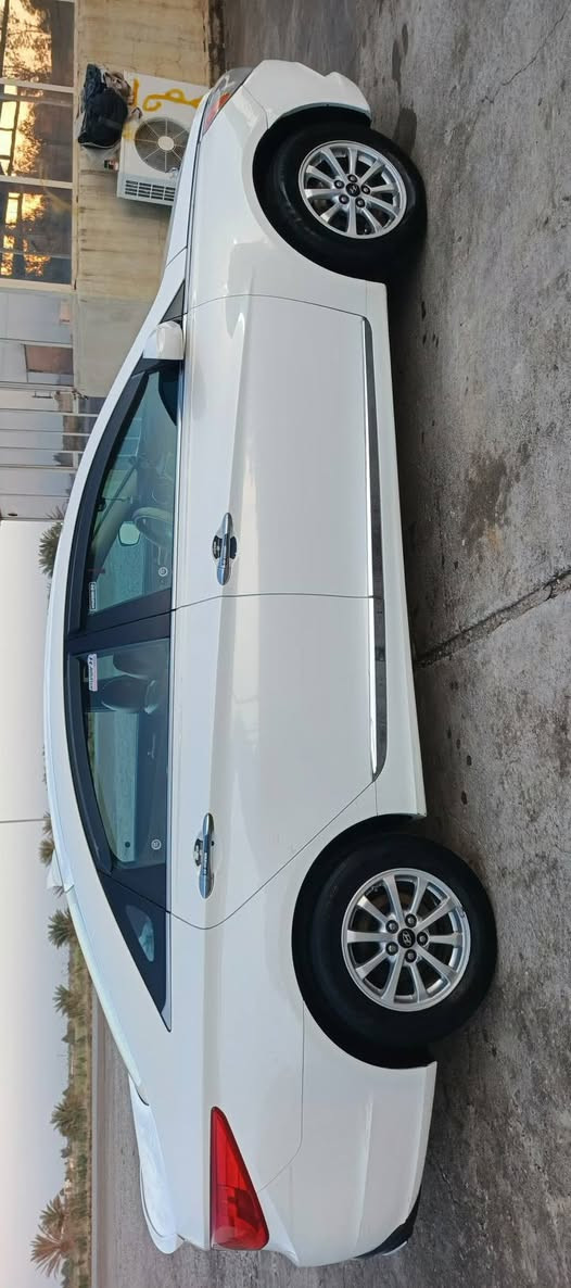 سوناتا مضلع وارد امريكي موديل 2013 لون ابيض محرك 2400 GDi السيارة جاهزة من كلشي تدفئة تبريد كير محرك خير من الله الداخل لونين عسلي واسود الارضية والكشنات جلد رقم ديالى باسمي تحويل ملكية ثاني يوم نظافة السيارة موضحة بالصور والسونار موضح حادثها شرط بدون دواخل والارباكات كلها سليمة السعر 118 $ وبيها مجال بسيط للاستفسار  على رقم (***********) مكاني ديالى دلي عباس
