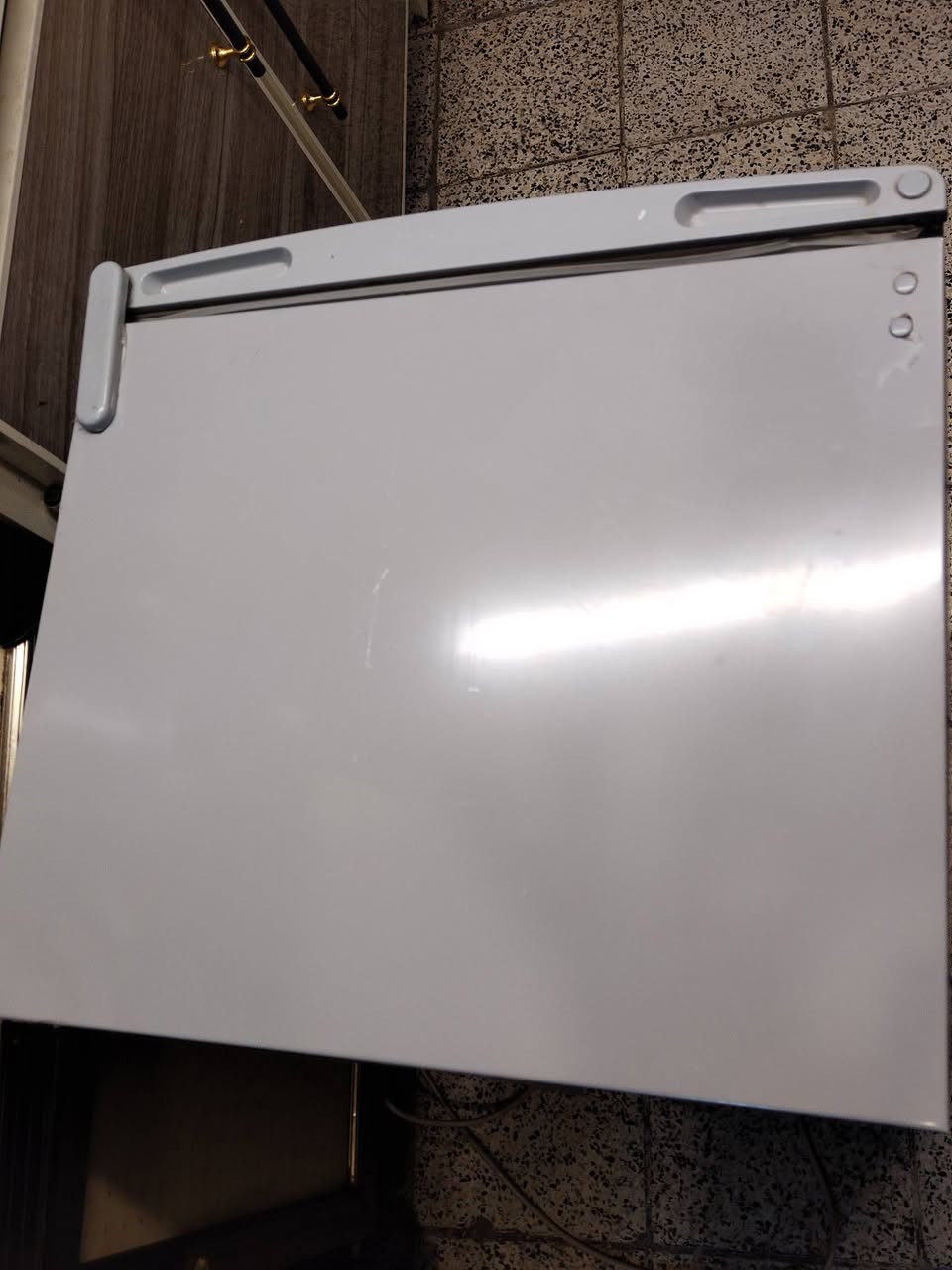 سلام عليكم ثلاجة صغيرة للبيع شرط ماداخلة تصليح تجميد فوووووول الشراي قبل ميجي اشغلهة الة يريد من يجي ياخذهة يشغلهة بيدة اقتصادية بل كهرباء قطرة خياس مابيهة تجي تاخذهة من البيت مكاني حي العامل 85وبيهة مجال بسيط حك الجية ***********
