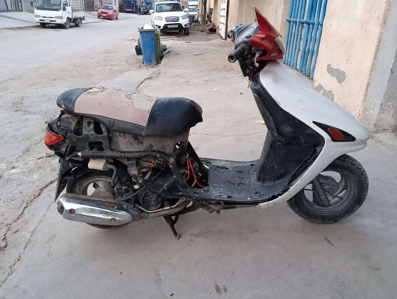 السلام عليكم
دراجه فراشه شغاله  للبيع 
محرك نضيف نقصها كفرات سعر 175 او بيها مجال مكاني الحله ***********
