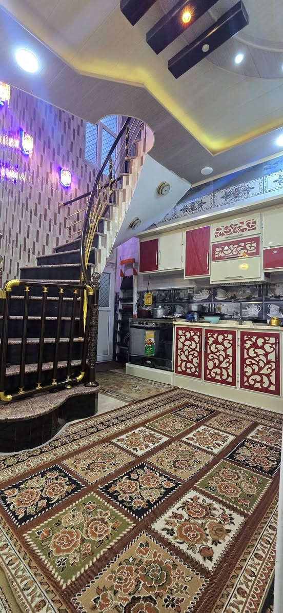 السلام عليكم
دار للبيع 100م  حي الجزيزه بالطاقة 
البناء فول واحد على واحد الطابق الأول غرفة نوم + صالة + مطبخ + استقبال + حمامات داخلي وخارجي 
الطابق الثاني هيكل غرفتين نوم + صاله + حمام الله شاهد بناء مال جناي للأستفسار ***********
