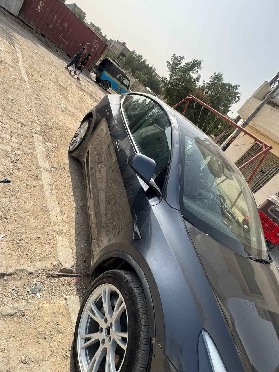 السلام عليكم 
تسلا مودل y 2024 مستجلين على ببعتها 
اون لاين 
مابيها نقص شي بسيط جامه اماميه  حادث جاملغ وبنيد من امريكا وهنا صار بيها حادث بالصندوك قبل يومين
ماشيه 35 الف 
ايرباك ستيرن ودشبول 
السعر 180$ وبيها مجال بسيط ماكو هيج سعر بالعراق 
*********** اتصل
