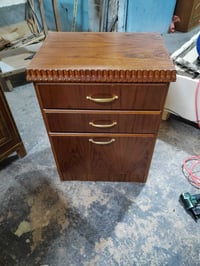 كومدينة مستعملة للبيع نظيفة حيل سعرها 30 وبيها مجال للاتصال 0751145070...