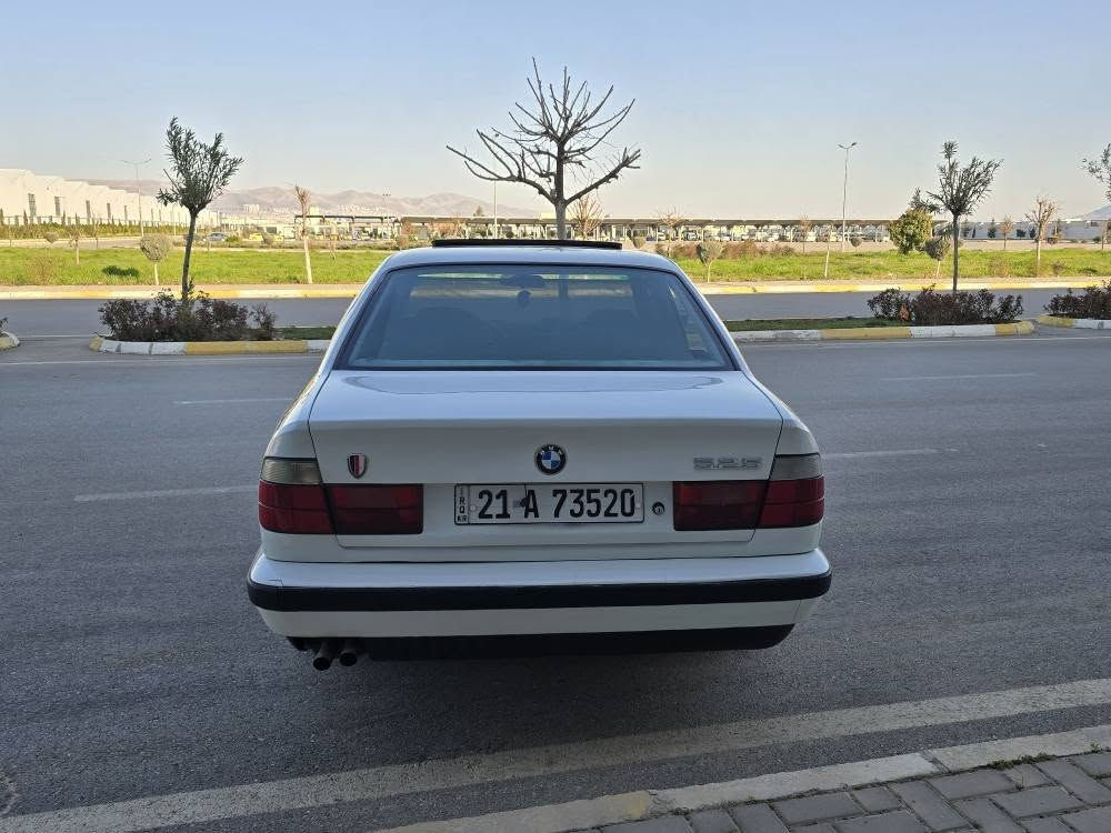 BMW 525 full 1990
فوول مواسه فات 
هه موو شتيكى به شه رت(گير و مه كينه و ته بريد و كه رمى و ته قه و ره قه ته حويل غرامه براوه)به شه رت بوياخ (پە لە په له بوياخى هه يه بى ده عم سه قفو شانو بيشو دواى هيجى نييه ٤ يا ٥ بارجه بوياخه  ) نرخى ٦٢ كه لاو معامه له يه كى برايانه تكايه مشته ريت تيل بكه  ***********سليمانى ناو شار السليمانية, العراق

