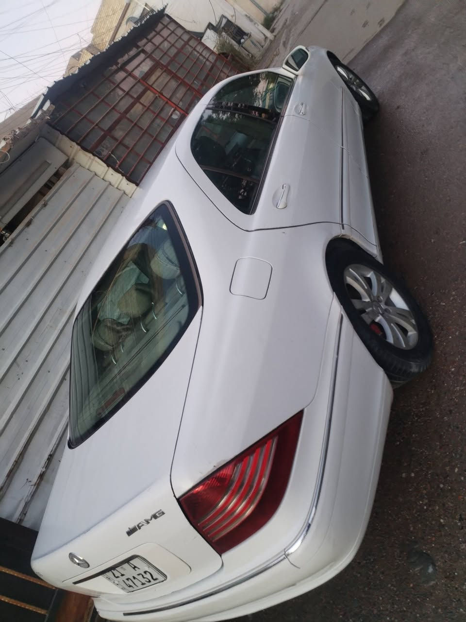 السلام عليكم  غواصه ٢٠٠٢ رقم سلمانيه دولي باسمي اصوليه محرك ٣٢٠ باب طويل لارج لون ابيض دبلات محور مو جوبلس كشنات كهرباء حتئ الخلفي وارد يابان السنويه مالته لحد 28 تنتهي مبدل قبق الجنطه فقط بدون تعديل او شي ثاني وللعلم السياره صبغ بلادي ممصبوغه والتبريد يشتغل ويفصل فقط السعر ٨٨ وبيهه مجال للشراي مكاني بغداد ورقمي *********** ممتواجد علئ النت
