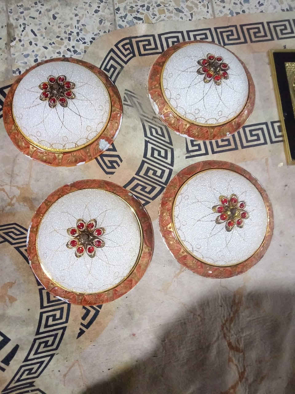 اسلام عليكم
غراض بيت للبيع 
الفرشه سعره 20
الثريات 20 رقم الهاتف 
(***********)
