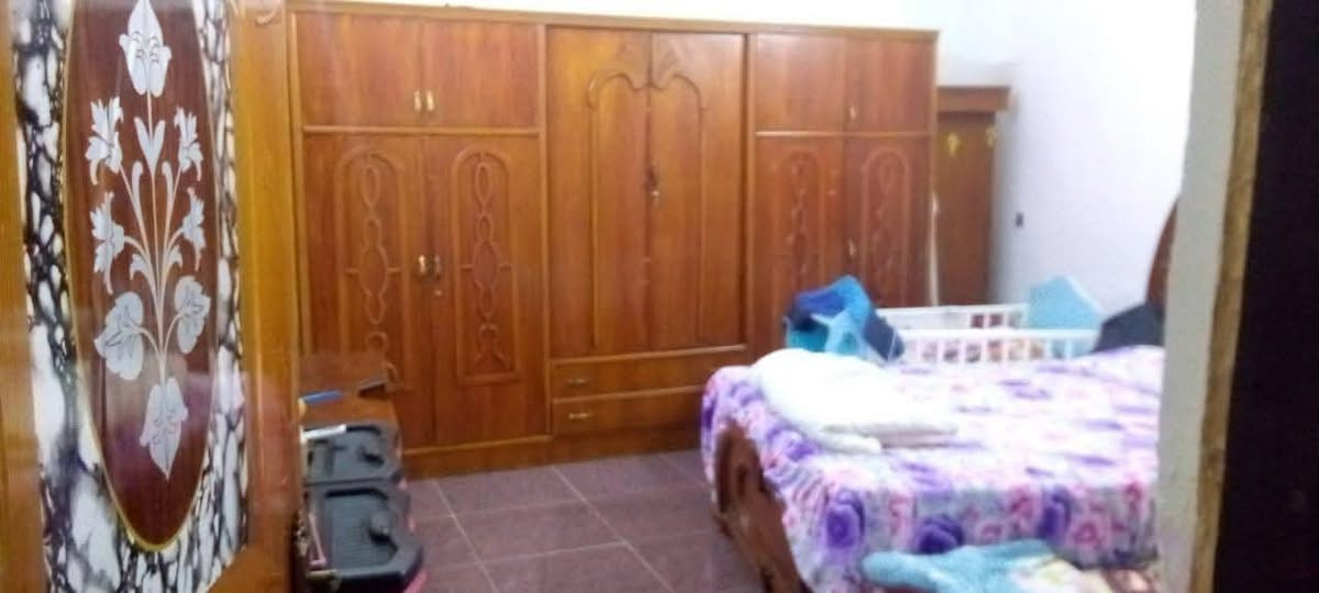 مرحبا من رخصه الادمن
اعندي بيت اسلام عليكم البيت البيع مساحه 100, مربع العقد 117. السعر نقد60 بيه مجال ..ويرهم قصد مقدمه زينه.. موقع البيت الزعفرانية زراعي بين المانه وليد . قرب اسواق ام البنين .. يحتوي البيت على ستقبال 5،4 صاله 4،5 . غرفه نوم 5/4 . حمام كبير .
مطبخ حار . ترك . بيتونه 5/4 . كراج بره . توليت خارجيه عرض شارع 10 م.

الاستفسار عله الرقم (***********
