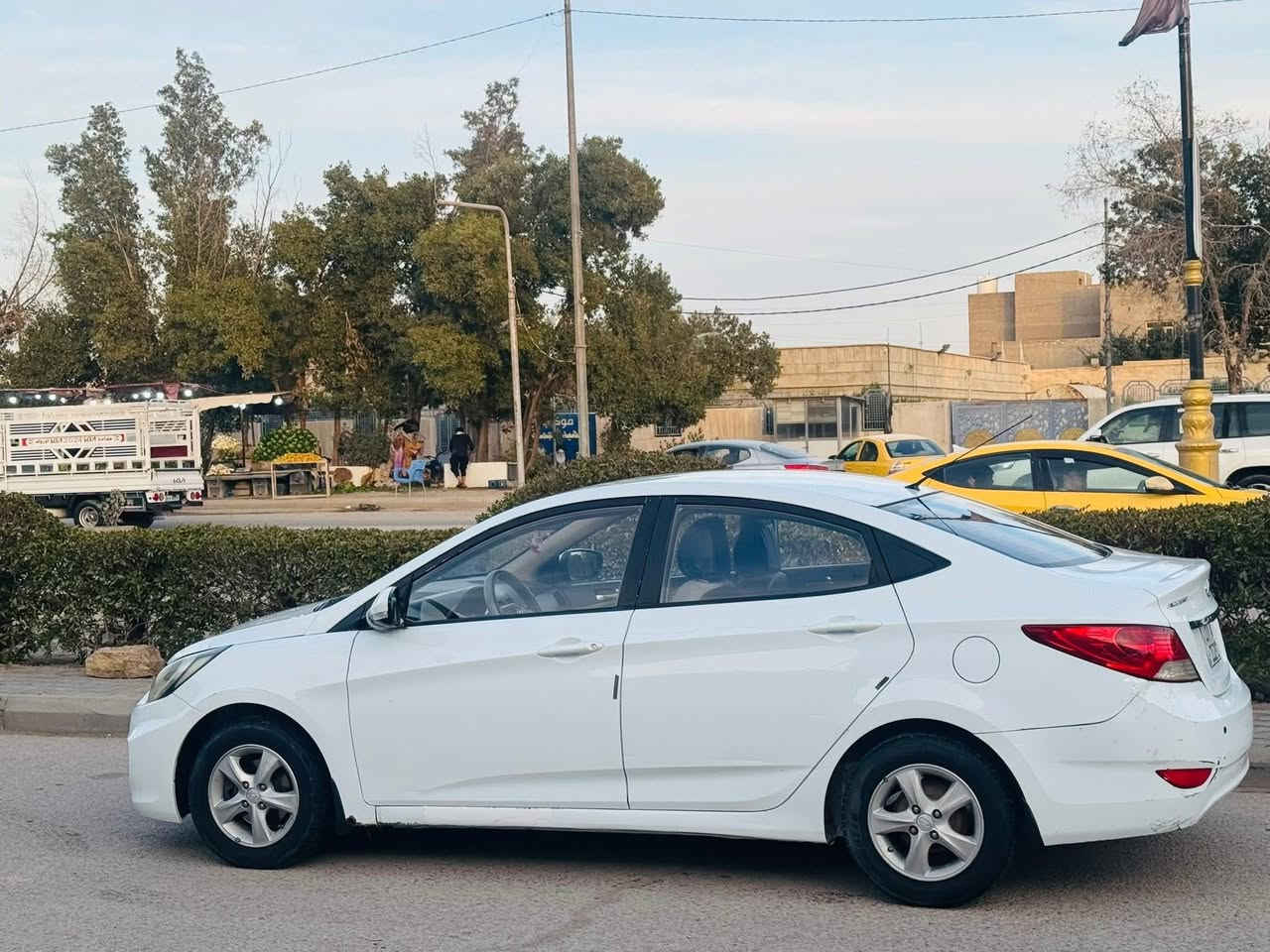 السلام عليكم سياره اكسنت 2014البيع  سياره جديده كير محرك حداديه تخم تاير كله جاهزه سياره مكفوله كفاله عامه وجديده السعر 80وبيه مجال مكان سماوه السفسار ***********
