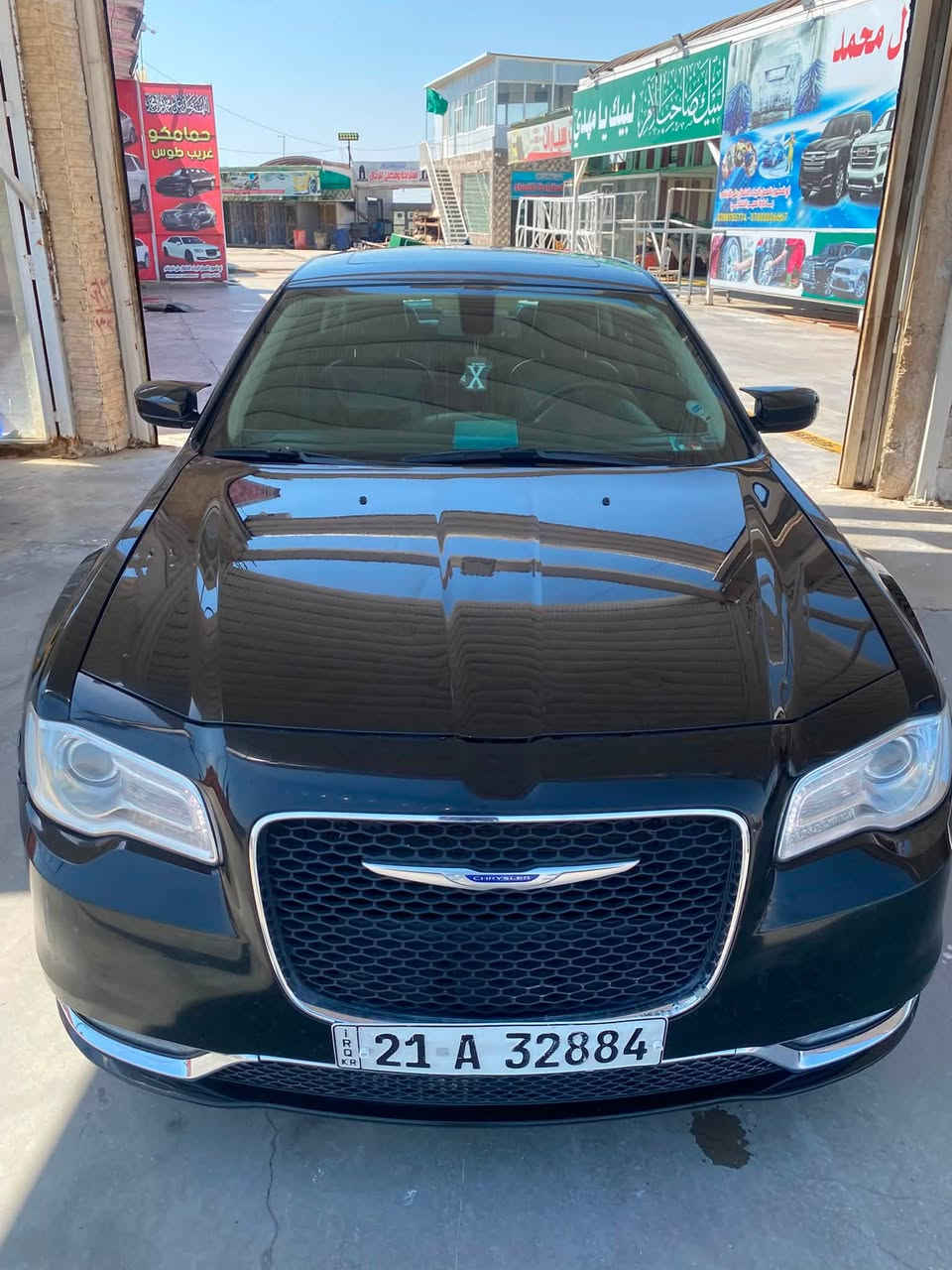 السلام عليكم
اوباما كلايسلر ٢٠١٨ وارد كندي كلين فول 
السيارة نظيفة بيها فقط طخة خفيفة بالجاملغ الايمن بالعراق
كشنات كهربائية + تدفئة تبريد 
مكينة نضيفة ٣٦٠٠
حدادية جديدة 
ماشية ٨٦ ميل 
بانوراما 
دواخل جلد نضيفة 
السيارة كلش نظيفة واستخدام شخصي 
السعر ٢٤٥ بيها مجال بسيط 
واتساب ***********
