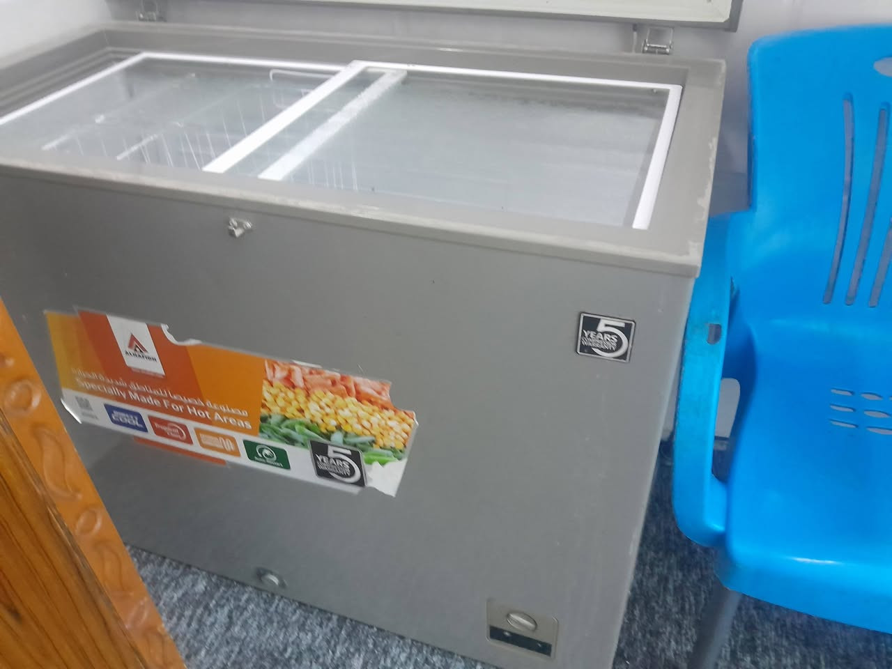 السلام عليكم مجمده حجم كبير للبيع نظيفه جدا استخدام قليل شركه الحافظ فول التجميدد اتصال على الرقم***********
