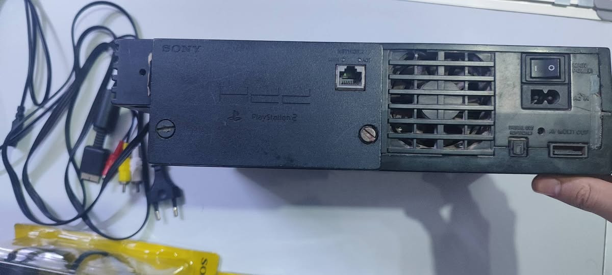 Ps2 fat 160gb
*بي112لعبه وقابله للزياده 

*يدات اثنين جديدات ما مفتوحات

*مع سلك av وسلك كهرباء

نضافه الجهاز كما موضح بالصور:

السعر: 50الف قفل 
يوجد توصيل لجميع انحاء العراق ب5الاف 

للتواصل: ***********
