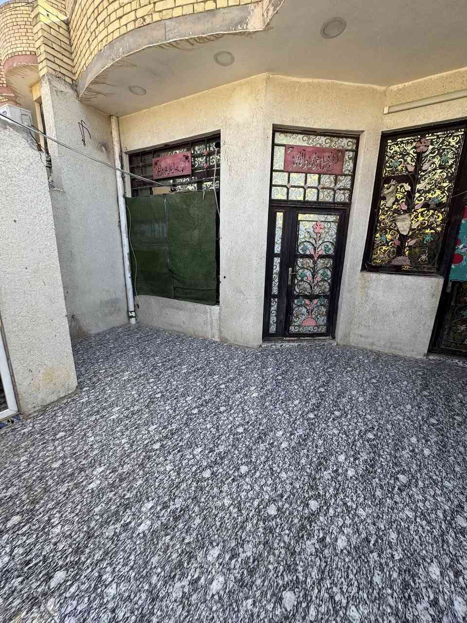 سلام عليكم يوجد دار ليجار المساحه ١٢٠ م بي غرفه وحده وصاله وستقبال ومطبخ وصحيات بيت جديد بناء فول العنوان ابو رمانه قرب مدرسه بابل سعر يجاره ٣٥٠ الف اي ستفسار لاتصال ***********
