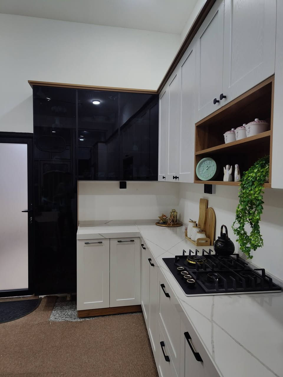 نجارة حسين عجام 
لعمل المطابخ التركية الحديثة 
احدث الموديلات والتصاميم 
مطبخ تركي الهيكل mdf 
الابواب hdf 
السطح بورسلين 

للاستفسار *********** أو *********** 
 حسين عجام النجار
