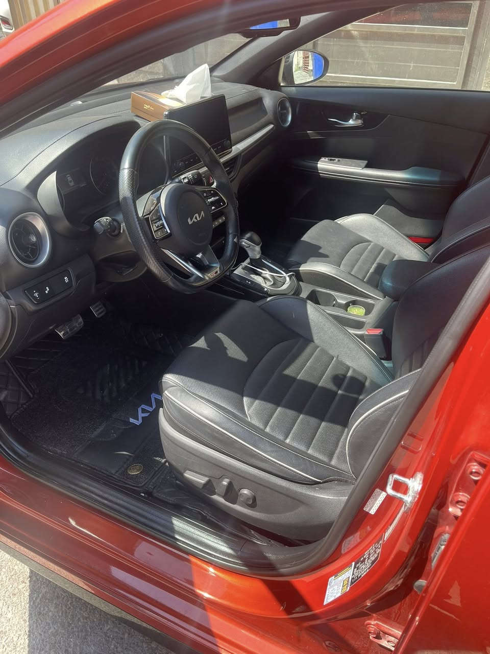 @ للبيع - كيا فورتي GT Line موديل2022
• فول مواصفات (1/1)
محرك 2000 سي سي دبل (DOHC)
تشغيل بصمة
تشغيل عن بُعد
نظام التوقف الذاتي
تحديد مسار
تثبيت سرعة
رادارات أمامية وخلفية
ثلاث أنظمة قيادة
LED أضوية
Apple CarPlay شاشة كبيرة تدعم
شاحن لاسلكي
مقاعد جلد (تدفئة + تبريد)
 كاميرا 360° (دوارة)
 كاميرا خلفية
تبريد قطعتين (منفصل)
 إشارات بالمرايا
فتحة سقف
مكان السيارة: بغداد - حي الحسين
للاستفسار:***********
