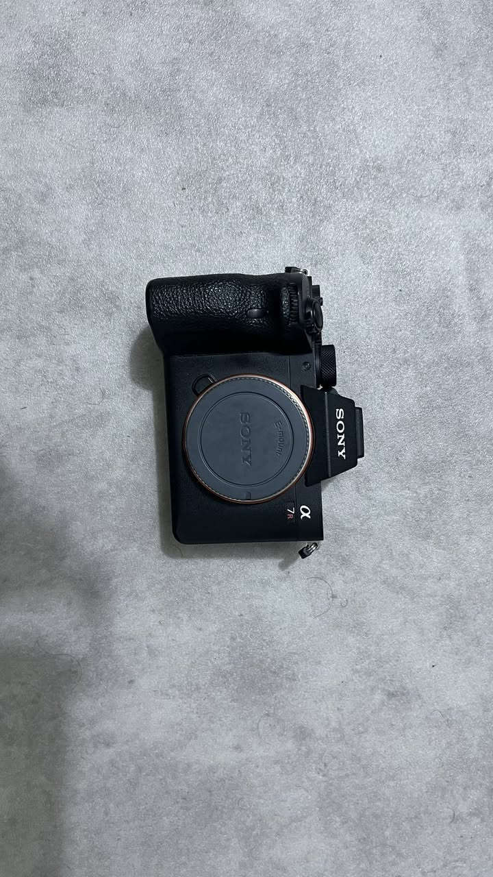 sony a7r4 للبيع 
شترها 28 k
استخدام كلش قليل
النظافة ١٠٠٪؜ 
جميع ملاحقاتها موجودة
للاستفسار والشراء على 
الرقم 
***********
