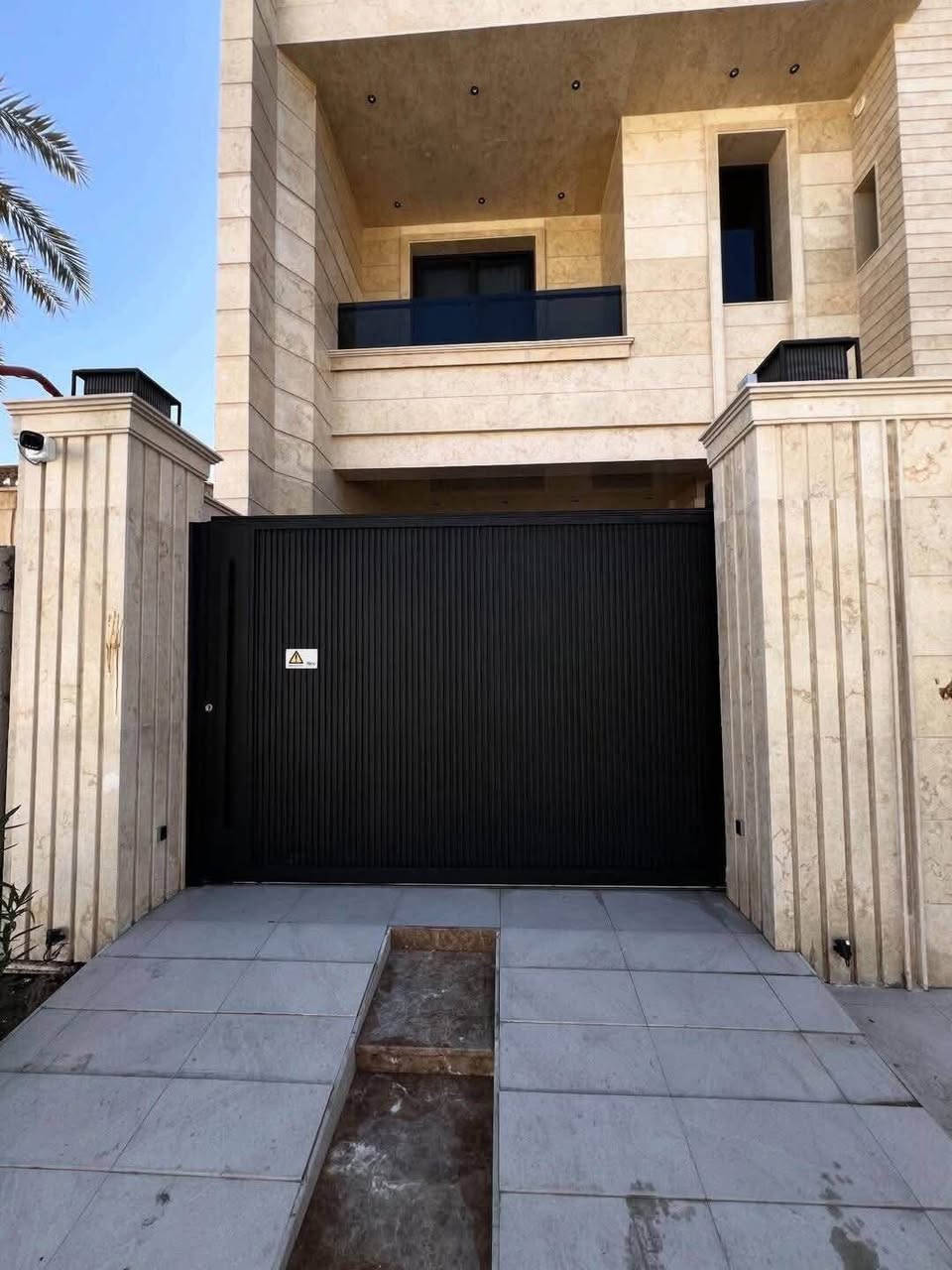 نقدم لكم أجمل أعمال الحدادة الحديثة والكلاسيكية بجودة عالية وتشطيبات راقية تناسب الفلل والقصور والمنازل الفخمة 
✔️ تصميم حسب الطلب

✔️ متانة وجودة مضمونة

✔️ دهانات مقاومة للعوامل الجوية

✔️ تنفيذ بأدق التفاصيل

حوّل مدخل منزلك إلى تحفة فنية مع بواباتنا المميزة.

📞 للتواصل والاستفسار: ***********

📍 خدمة سريعة  ونعمل جميعً محافضات العراق
ذوالفقار الحداد
