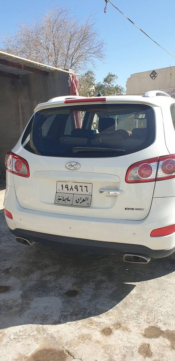 سلام عليكم عندي سيارة للبيع سنتافي (موديل ١١)٦سلندر سيارة ماشي ٢٠٠كم للتصال على رقم ***********
