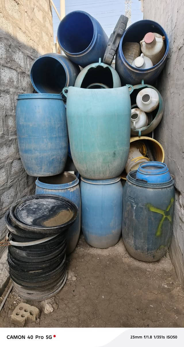 السلام عليكم بعد إذن الجميع
سقيفه عرض ٢.٥*٢.٥ 

دكت 

براميل 

قاطعه فنكر

ماطور ماء 

اليحب يتفضل خاص
أو يتصل يوجد واتس
***********
مكاني التاجي مقابل المعسكر
