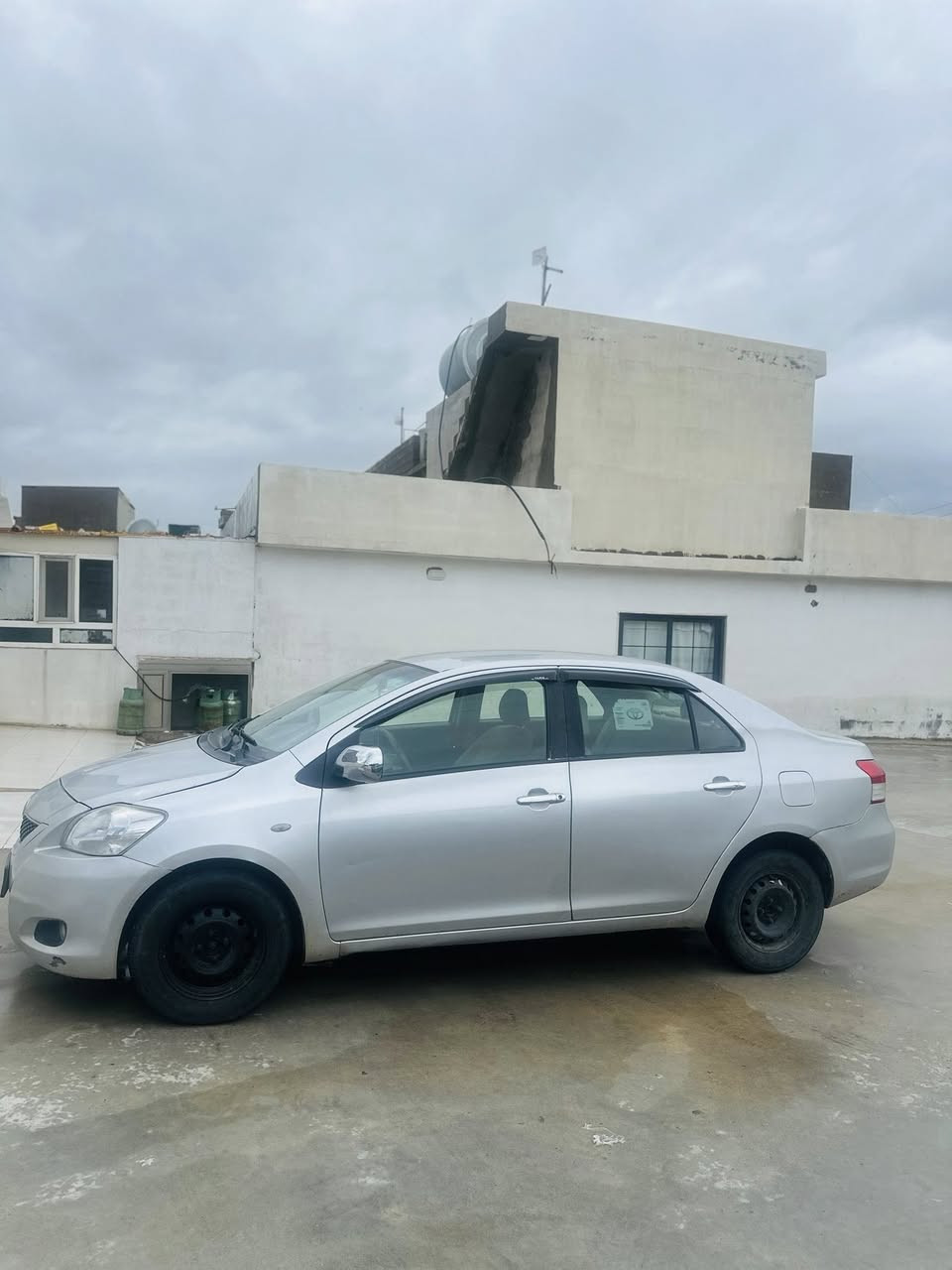 یارس ٢٠١٢ سێ پارچە سبوخ بێ ژوورێ سعر ٨٢ كەمێل مجال 
***********
