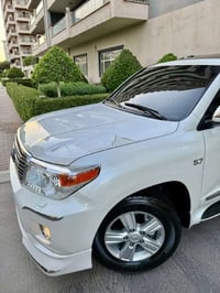 لاندكروزر VXR • V8 ٥.٧ • ١١٥٠٠٠ كم