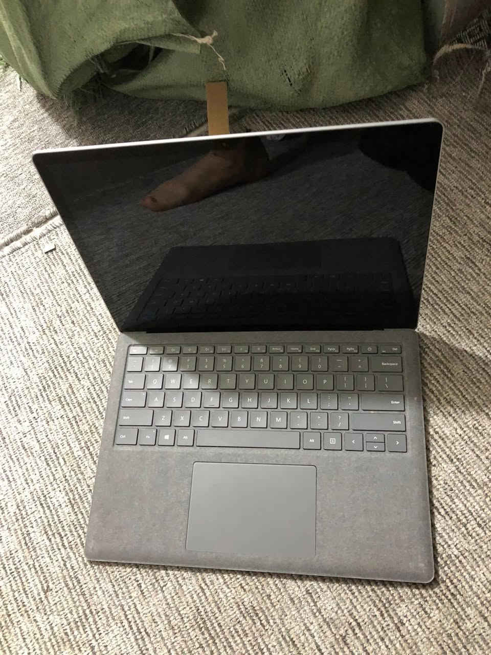 السلام عليكم

بيع فقط

سيرفس لابتوب ٣ للبيع بدون لمس 

لابتوب دراسة و شغلات مكتبيه او هندسية ساعات عمل طوليه وزن خيف و سوبر سلم 

نظيف كلش  الجهاز 

حجم 13 و نصف 

شاشة 2K IPS QHD

Core i7 1065 G7 جيل  عاشر 

Ram 16GB DDR4

HARD 256 SSD قابل للتطوير 

كرت شاشة انتل Iris plus  8GB  g7

بطارية يدوم لحد 6-8 ساعةt

مصنوع من الومينيوم و جل الكانترا الايطالي 

كاميرا 720 HD كلش واضح 

نسخه business edition رجال الاعمال 

Face ID فتح بل وجه نفس آيفون 

مستخدم قليل جدا 

نظافة  99%

435 الف   

بيع فقط!


**إذا كنت صاحب هذا الإعلان وتريد حذفه لأي سبب، رجاءا أرسل رسالة إلى الدعم الفني**