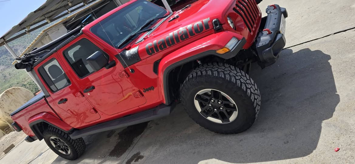 Jeep gladiator 2020 جيب گلادياتور
مكينة ٦ بستن
گير عادي
دبل اكسل
ماشية فقط ٦٤ مايل

مواصفات sport
اربع جام كهربائي
شاشة صغيرة
دبل Fox اوفرود 
سقف و صندوق جادر

حادث مرفق بالصور بدون دواخل بدون بجم 
اربع مكان بگد شبر بخ و ثلاث شبر تعديل بارد
صور سونار مرفق بالصور (اصفر تعديل بارد و احمر بخ)
برشوت سيستم

گير محرك كهربائيات ب شرط 
سيارة ب اسمي

مكان سيارة دهوك و اربيل
سعر207

***********
