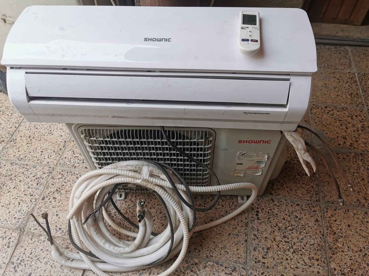 السلام عليكم للبيع سبلت شونك واحد طن غاز لبلادي  نضيف مكفول من تصليح والفصلة عل ضمان وشغل كامل غراضة بس نقص ستاند لداخلي ومكدرلة واحد من شلت ضاع
مكاني الدورة وعدي توصيل لبغداد السعر ٢٥٠ بي مجال 
***********
