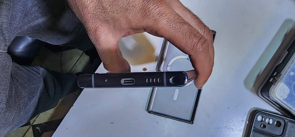 جهاز نوت ١٠ بلاس
الذاكره ٢٥٦

الجهاز كامل بس الضهر والشاشه بيه فطر 

والقلم ضايع 

سعره ٢٠٠ وبي مجال
مكاني بغداد الشعله  ***********
