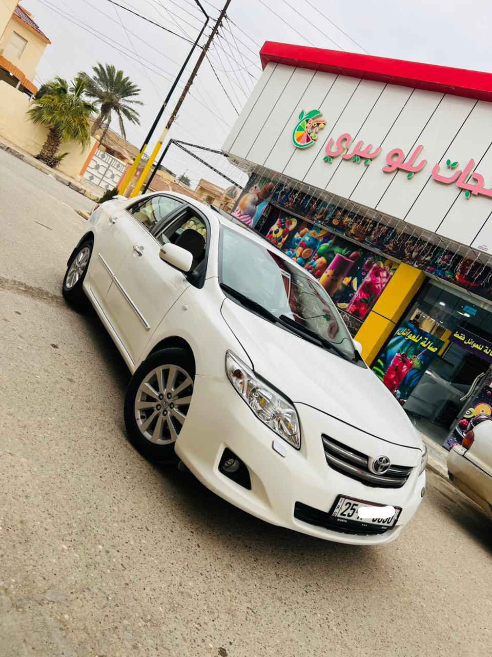 سلام عليكم ورحمة
كورلا موديل 2009 
خليجي حجم محرك 18 
الون ابيض 
مواصفات GL 
رقم دولي بسمي هزه ورقم جديد 
حته رقم لوحات مميز 
مواصفات فول سلايت فتحه 
داخل صاج 
تحكم ستيرن تبريد لمس 
حساسات خلفيه 
فول مواصفات 
ويل كروم 
سياره جديده كسر كارتون جديده مال بيت جاهزه من كلشي 
صدر خلفي امامي جديد 
تواير جدد 
سياره بدون ضرر 
بيه بارد شبر باب نفر 
مكان سياره صلاح الدين شرقاط 
***********
