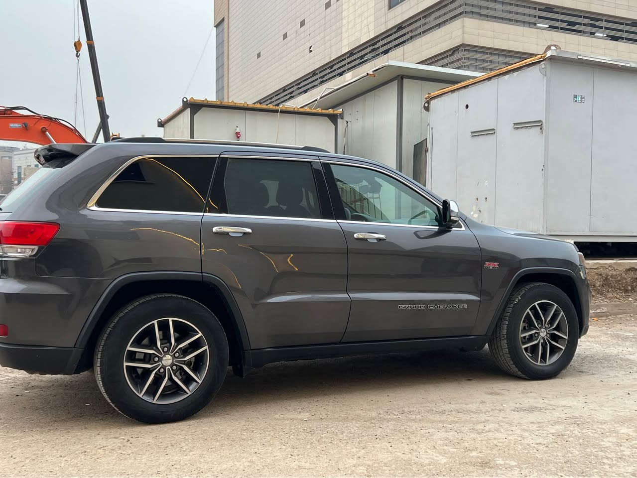 السلام عليكم جيب مديل 2018  هيمي 
محرك V8  5700  
ماشيه: 118 M
حادث جاملغ وبنيد فقط 
توقف ذاتي 
رقم بغداد 
فول مواصفات عدا الفتحة 
دفع رباعي 
كاملة من كولشي 
مكانها بغداد ،الكرادة، قرية دجلة 
للاستفسار اكثر الاتصال ع     ***********
السعر :205 بغداد, العراق
