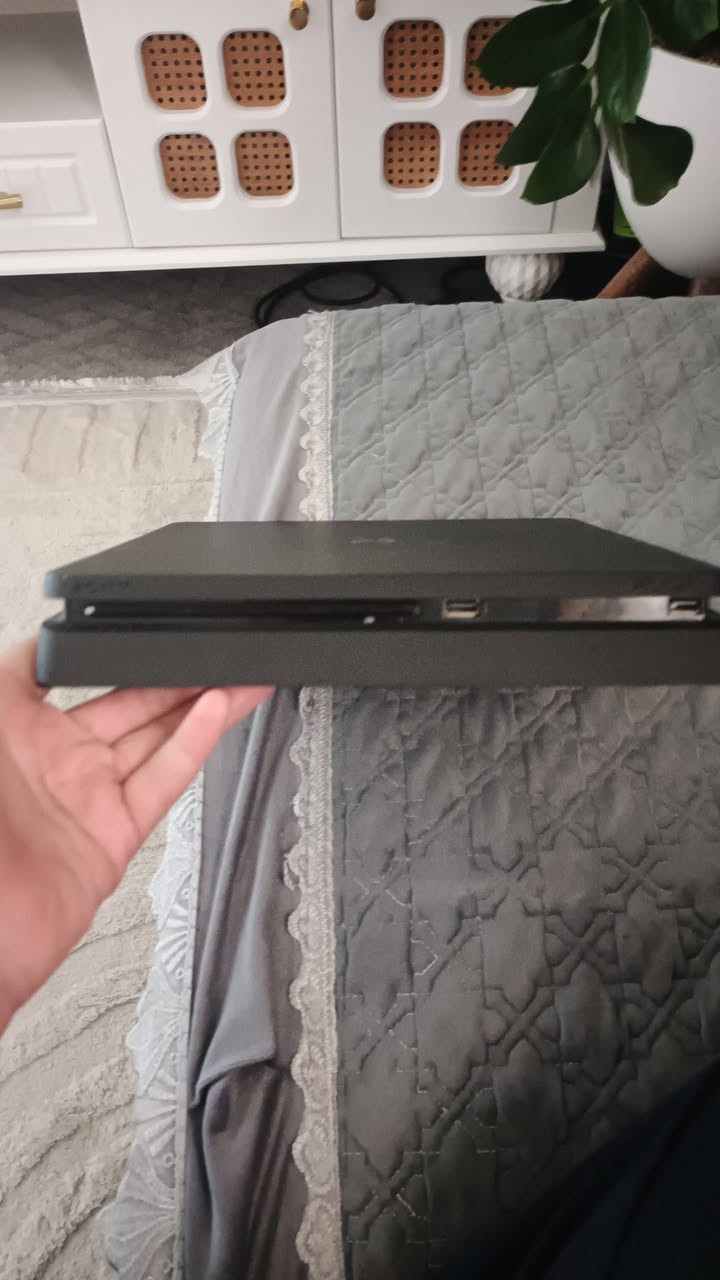 سلام عليكم عندي بلي فور مهكر بي١٠العاب كامل ملحقات حتة كارتونة بس يدة تجاري وياه دركسون نص فرة اريدة مراوس باكس بوكس سيريس اس اواكتبلي سعرك ***********
