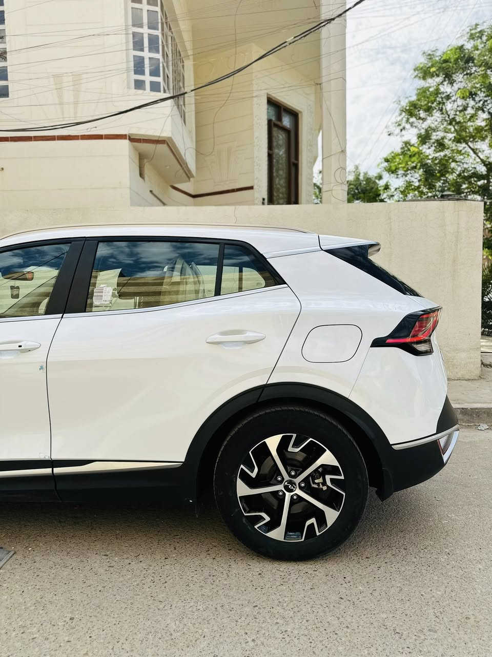 السلام عليكم
سبورتج 2024 
 رقم اربيل باسمي 
مواصفات السيارة 
بصمة تشغيل عن بعد
بصمة ابواب 
شفتات سرعه 
لدات مع زينون مع ماطور تحكم لايت
حساس خلفي امامي 
رادار جانبي
نقاط عمياء 
رادار خلفي
شاشا دجتل متصلة مع كار بلي 
شاحن تايب سي
انظمة قيادة مود درايف 
ايكو ،سبورت ،نورمال سمارت
تبريد قطعتين امامي خلفي
مري كهرباء 
اشاير بالمري
فول تحكم ستيرن 
شاشا اعطال
دبل بصمة
هاند بريك دكمة
شباك لد 
مانع انزلاق
اوتو هولد توقف ذاتي
بارك سنسر
مانع منحدرات
بلوجكتر خلفي امامي 
كاميرا خلفية 
اشارة ترحيب 
وهوايه بيها مواصفات بعد
السياره نظيفه جدا وماشيه ٣١ الف
السعر ٢١٥ وبيها مجال بسيط جداً
مكاني بغداد كاظميه 
رقمي ***********
