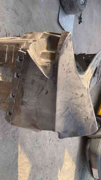 عندي  جاملغ  صفحت اليمنه  مع  قاعده  السماعات     لون  كزي      للبيع السعر ١٠٠$
الاتصال ***********
