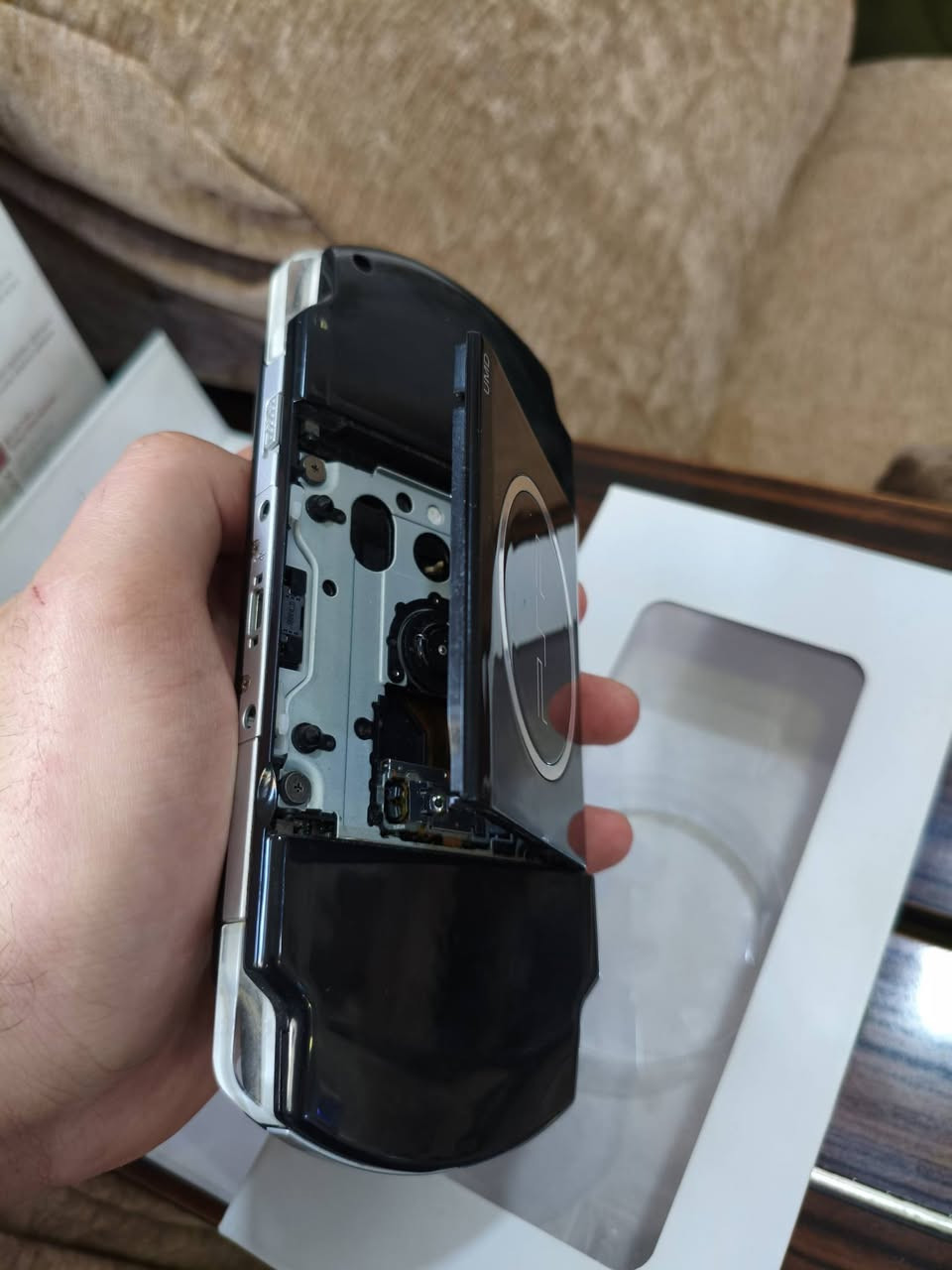 السلا معليكم
جهاز #PSP

#للبيع

التفاصيل:

الجهاز نظيف جدا وكلشي بي شغال وكلشي بلادي بي 

مهكر وجاهز ويا رام بي العاب وتكدر انت تضيف اي لعبة تعجبك 

الجهاز بدون شاحنة وبدون كارتون وابيعلكياه بطارية نص عمر 

السعر النهائي 75 الف غير قابل للتفاوض 

العنوان: حلة/حي الزهراء 

***********

يوجد توصيل لجميع محافظات العراق
