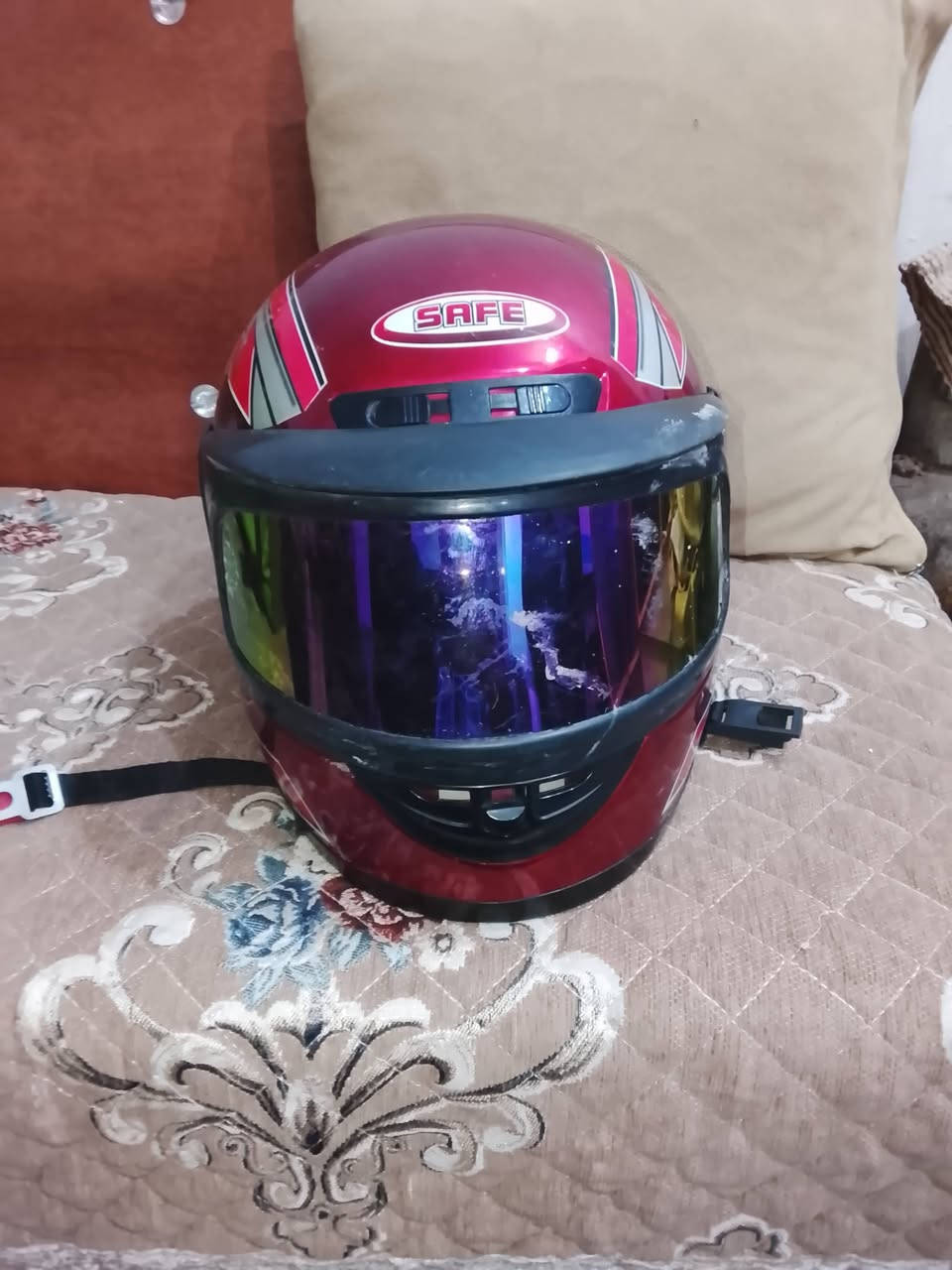 السلام عليكم خوذة وستان وصندوك ب50 قفل مكان بغداد الدورة ابو دشير *********** لتعبني
