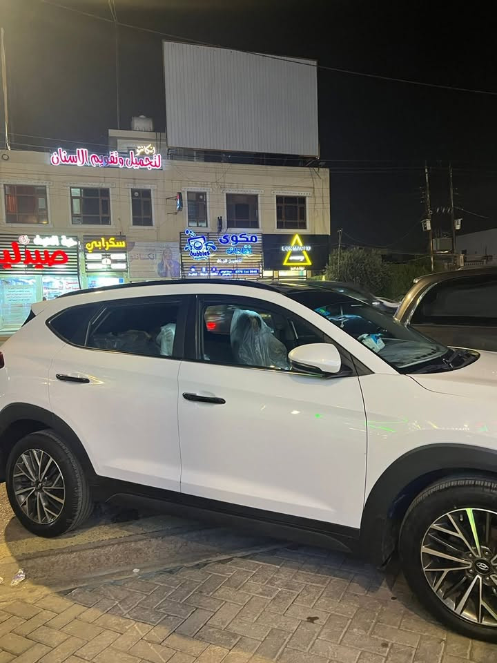 السلام عليكم هونداي توكسان موديل ٢٠٢٠ خليجي بغداد وكالة الكاصد تجي فول مواصفات بانوراما 
كراسي ثنين كهرباء 
حساس امامي خلفي 
محرك ٢٠٠٠ دوش 
بصمة ابواب وتشغيل 
شاحن واير لس 
شاشة ابل كار بلي 
اريل نفكيتر 
تحكم ستيرن 
تبريد قطعتين 
لايت خمس عدسات 
اشارة لكزز
دشبول كاربون فايبر 
السيارة بيهه مكانين صبغ  بالكشر بس بدون دواخل نهائي مكانات بارد
وبيهه سونر السيارة 
مكانها بغداد العامرية 
سعر البيع 155 اكرر قطعتين صبغ فقط ابيع حساب حزام
***********

