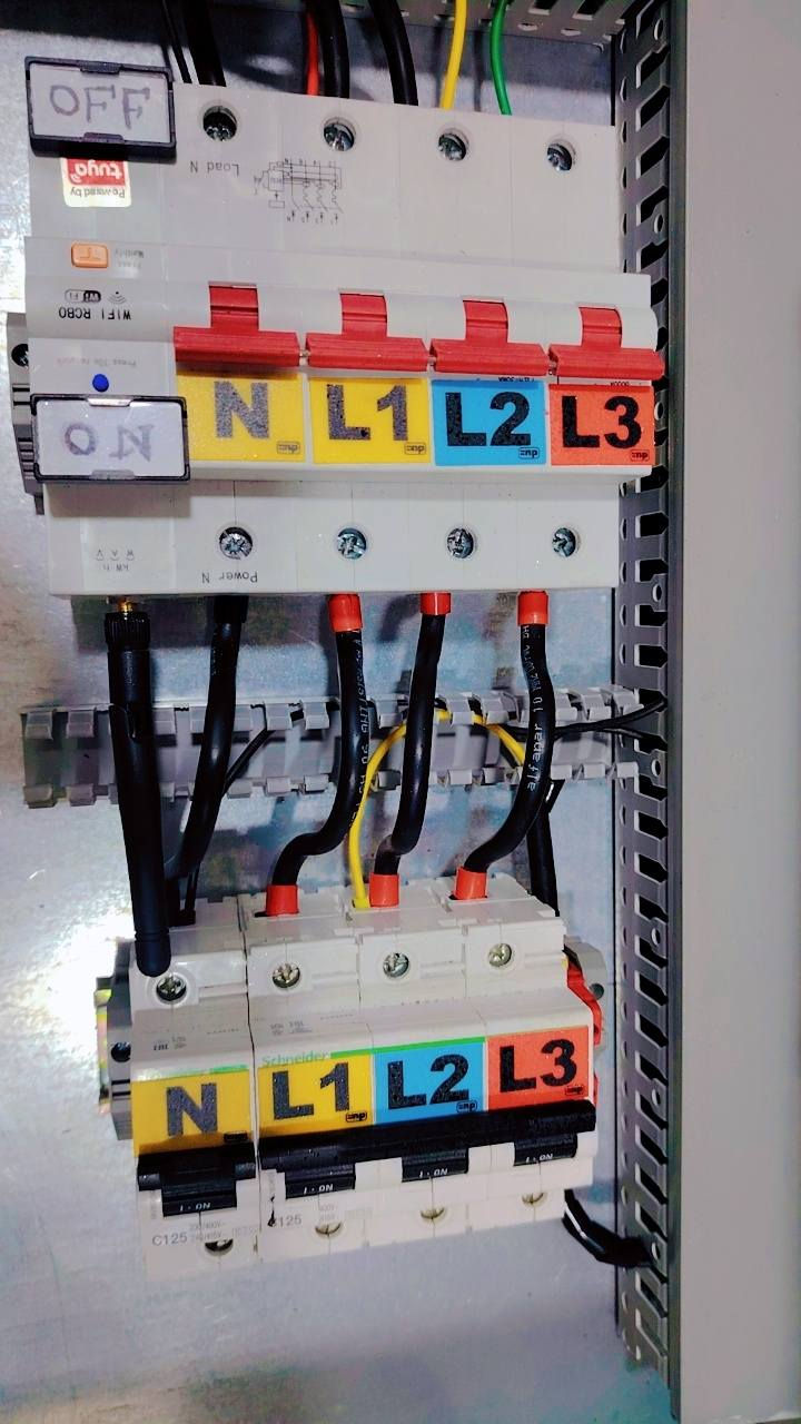 تمام أبو مجيد ✅
هذا المنشور جاهز للنشر مباشرة مع رقم الهاتف والواتساب:

---

🚨⚡ لا تغامر بشغلك الكهربائي… اختار الخبرة الصح! ⚡🚨

إذا تريد تنفيذ أصولي، أمان عالي، وشغل يعيش سنين بدون مشاكل…
نوفرلك الحل الكامل من التصميم إلى التنفيذ 👇

🔥 كادر هندسي متخصص بجميع أعمال الكهرباء والطاقة 🔥

🔌 أعمال الكهرباء العامة
▪ تأسيس كامل للبنايات (سكني – تجاري – صناعي)
▪ صيانة الأعطال الكهربائية الطارئة
▪ نصب لوحات التوزيع الرئيسية والفرعية
▪ موازنة أحمال وحساب مقاطع الكيبلات
▪ ربط مولدات وأجهزة تحويل ATS
▪ تنفيذ منظومات التأريض والحماية من الصواعق

📐 تصميم مخططات هندسية كهربائية باحتراف
▪ مخططات Power & Lighting
▪ حساب الأحمال واختيار القواطع بدقة
▪ Single Line Diagram للوحات
▪ مخططات إنذار حريق وكاميرات
▪ إعداد مخططات جاهزة للتنفيذ

📡 تنصيب وبرمجة الستلايت
▪ ضبط جميع الأقمار بدقة عالية
▪ معالجة ضعف الإشارة
▪ تمديد نقاط متعددة

❄ تنصيب وصيانة السبالت
▪ تركيب أصولي مع سحب فاكيوم
▪ شحن غاز وصيانة دورية

🎥 تنصيب وصيانة كاميرات المراقبة
▪ أنظمة حديثة HD & IP
▪ ربط مباشر بالموبايل
▪ صيانة وبرمجة كاملة

🔥 تنفيذ وصيانة منظومات الإنذار المبكر للحريق
▪ تصميم وتنفيذ حسب المواصفات
▪ فحص وصيانة دورية

💡 نوفر حلول متكاملة للمشاريع الصغيرة والكبيرة… من الفكرة إلى التشغيل الكامل

✅ إشراف هندسي مباشر
✅ تنفيذ مطابق للمواصفات
✅ التزام بالمواعيد
✅ أسعار مدروسة مقابل جودة حقيقية

📞 للحجز والاستفسار:
***********
📲 نفس الرقم واتساب
بأدارة المهندس حيدر مجيد
المهندس للحلول الكهربائية 

لا تنتظر حدوث المشكلة… تواصل اليوم وخلي شغلك بإيد أمينة.
