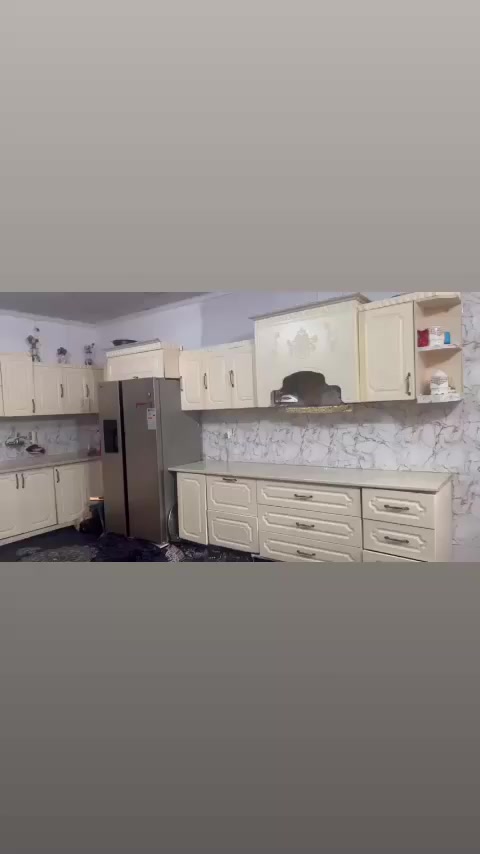 ئه م  كه وه نته ره  بؤ فرؤشتن. له رانيه سه روبن ٣ مه تره مه خسه له كه شي سه روبن ٢ مه تره. نرخي ٣ وه ره قه و مه حه مه له. ئه وه ش ره قه مي خاوه ني ***********
