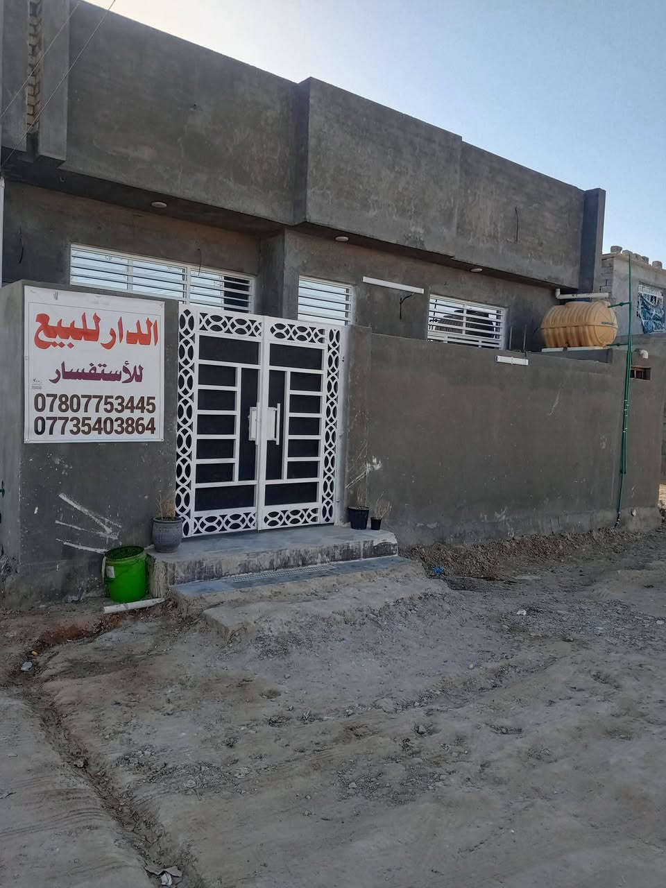 السلام عليكم ورحمه الله وبركاته بيت لبيع مساحه 140 ركن بحي ذويب الثاني بناء حديث قبل 3اشهر يحتوي البيت على 3غرف نوم اثنين 5/4 ووحده 4/4 وصاله 8/4 ومطبخ 4/4 ومضيف 6/5 كامل على اخر حبايه خدمات كامله للاستفسار الاتصال ***********/  ‏‪***********‬‏معروض ب58 وبيه مجال
