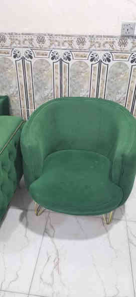 السلام عليكم / للبيع تخم قنفة مقعدين نظام سرير و ثلاث كراسي نظيف سعره ١٧٥ الف 
طباخ اربع عيون شغال سعره ١١٥ الف
عنوان دورة نهايه شارع ٦٠ يم كلية الهادي منطقه الرواد ***********
