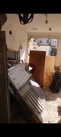 عندي بيبان حديد وشبابيك حديد وبيبان خشب للبيع اتصال ع رقم 07905310209
