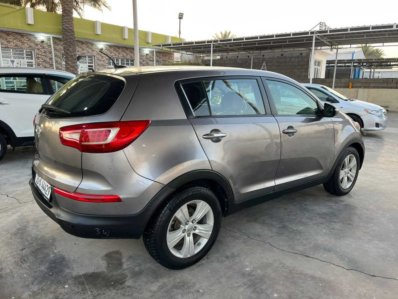 السلام عليكم اخون عندي هاي سيارة سبورتج ٢٠١٢ أمريكي محرك ٢٠٠٠ دوش المرغوب سيارة بيهة قطعه وحده صبغ شرط كفاله من الدواخل رقم ديالى دولي تحويل ثاني يوم محرك وكير وصدر امامي خلفي مكفولت سيارة جديد مال جناي سعره مناسب سيارة بيهة باردت بصيطت مكاني ديالى بعقوبه شراي يتصل ويدلل وهاذة *********** السعر ب ١٢٣ وبي مجال شراي يتصل ويدلل
