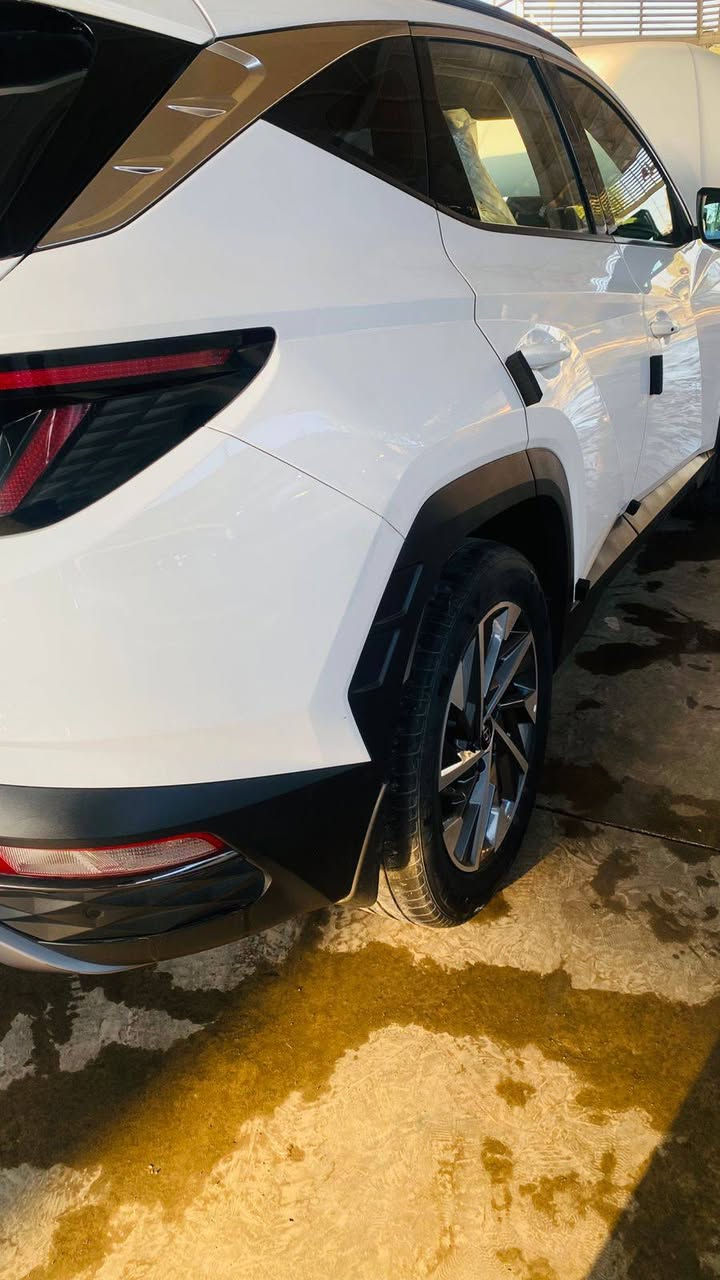 سلام عليكم ورحمة الله وبركاته 
توسان خليجي 2020
فول ما عدا البانوراما
ماشية 64
بيها اصبعين بارد 
محرك 2000 دوش المرغوب
السعر (189) بيها مجال بسيط مكاني بغداد كاظمية 
اي استفسار واتساب ***********
