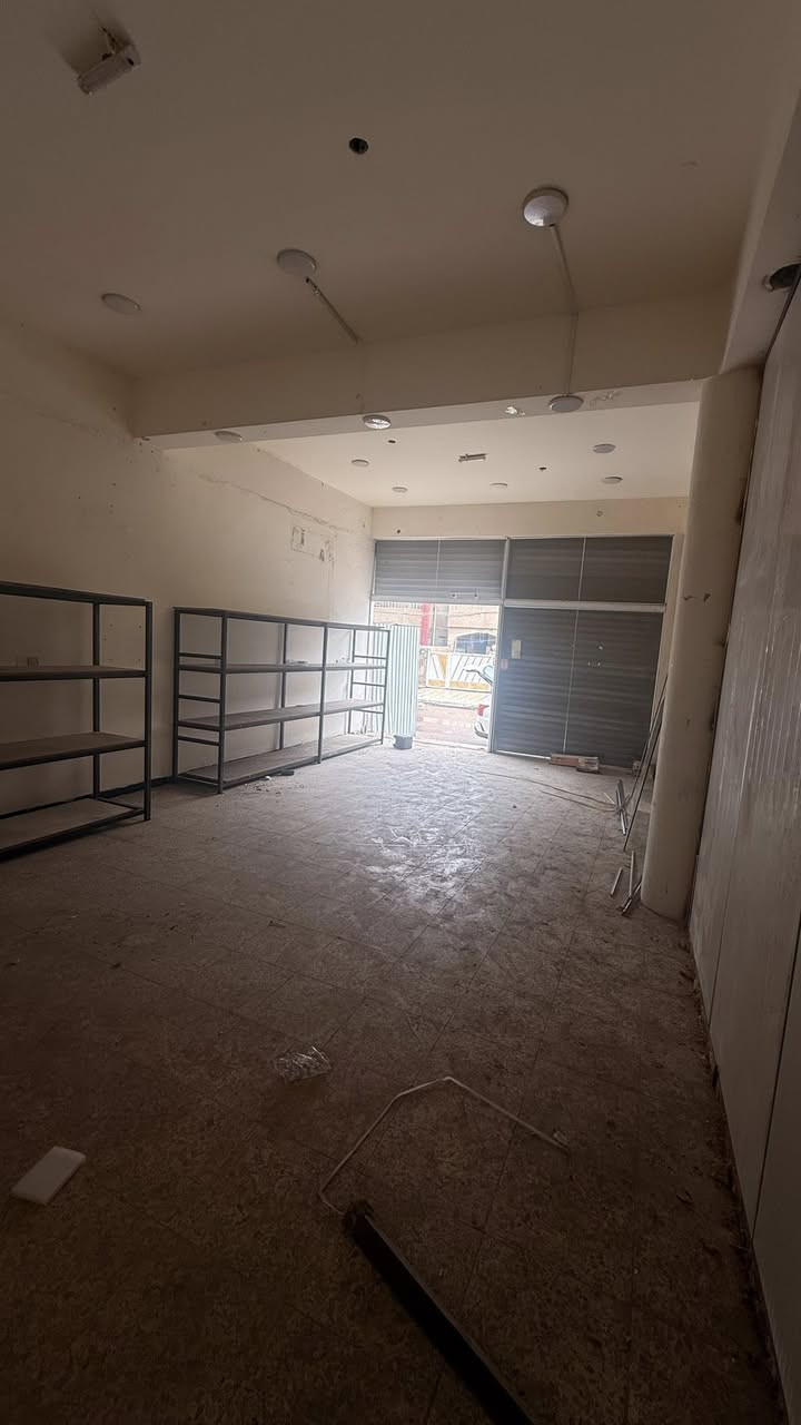 السلام عليكم محل للايجار مساحة50 متر كامل خدمات الموقع ابو دشير الشارع العريض للاستفسار ***********
0772 109 5683
